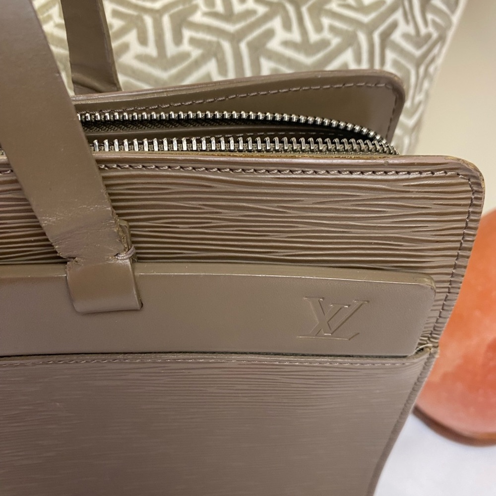 LOUIS VUITTON CROISETTE TOTE - Picture 13 of 16